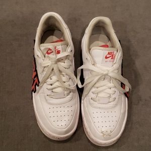 Nike Air Force 1 Upstep Force is Female Sequin